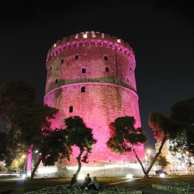 Έξι σημεία της Ελλάδας φωταγωγήθηκαν ροζ!