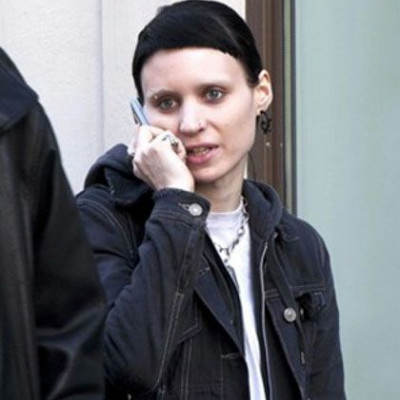 To κορίτσι με το τατουάζ των H&M