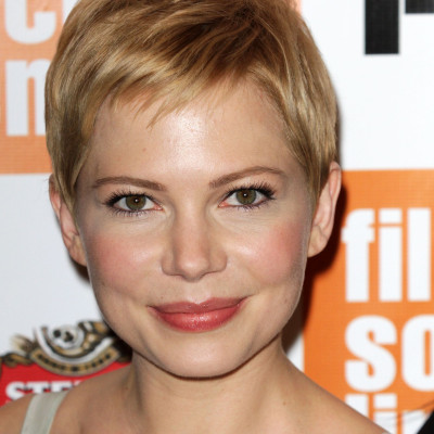 Ο σοβαρός λόγος που η  Michelle Williams κόβει κοντά τα μαλλιά της
