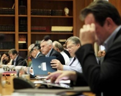 Στη διάθεση του Παπανδρέου οι παραιτήσεις των υπουργών