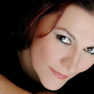 Καθημερινές απορίες μιας τηλεπερσόνας από την Αλεξάνδρα Τσόλκα