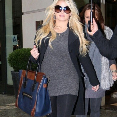 Ποια διάσημη θέλει να γεννήσει με τακούνια;