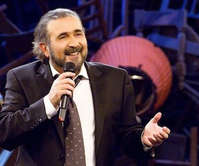 Η σάτιρα του Λάκη Λαζόπουλου στο μικροσκόπιο του Γιάννη Μπέζου