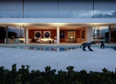 Το σπίτι με τα σκυλιά