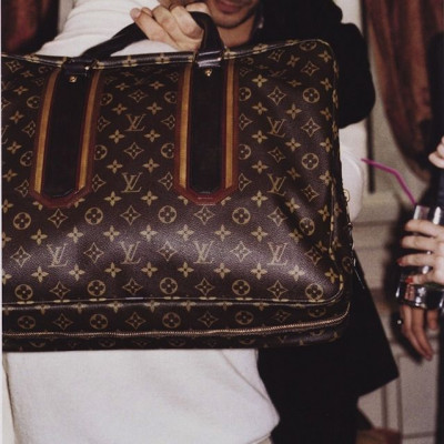 EKTAKTA NEA: μασκοφόροι κλέβουν Louis Vuitton αξίας €300.000 στο Παρίσι