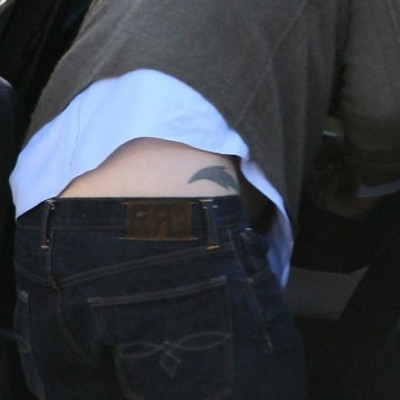 Ποιος διάσημος άντρας έχει αυτό το «μάτσο» τατουάζ;