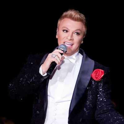 Ο Τάκης Ζαχαράτος είναι δυναμικά… «Εδώ»!