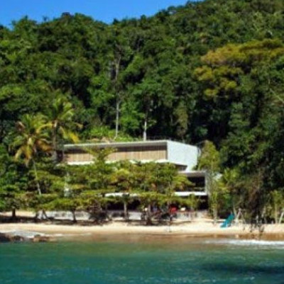 Πάρτυ δίπλα στη θάλασσα