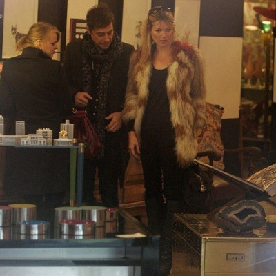 Ψώνια μέσα στη μαύρη νύχτα για Kate Moss και Jamie Hince