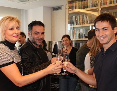 Γρηγόρης Αρναούτογλου: Yπέγραψε συμβόλαιο και κυκλοφορεί το μυθιστόρημά του