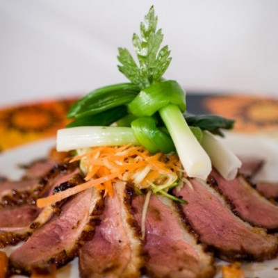 Φιλετάκια πάπιας με σος raspberry