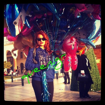 Το κορίτσι με τα μπαλόνια ..