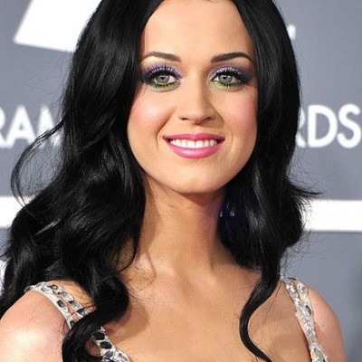 Σε ποιον διάσημο ώμο κλαίει η Katy Perry μετά το διαζύγιό της;