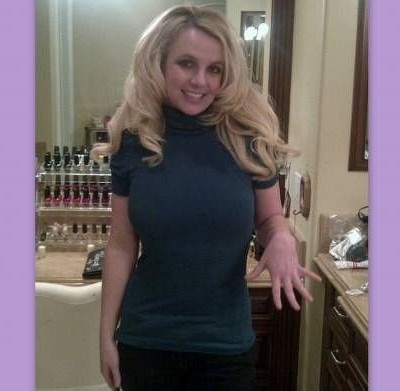 Η Britney Spears καμαρώνει για το δαχτυλίδι της