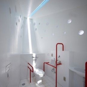 Η δημόσια τουαλέτα που μοιάζει με σαΐτα