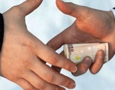 Σύλληψη υπαλλήλου της ΔΕΗ για «φακελάκι»