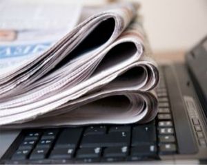 Νέα μεγάλη πτώση για τις εφημερίδες και άνοδος του διαδικτύου