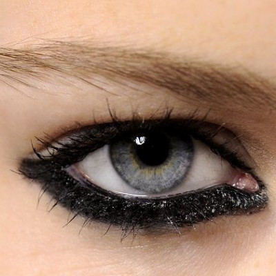 Hot look με μαύρο eyeliner