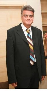 Ποιοι επώνυμοι είπαν "ναι" στον Νίκο Κεραμίδα να παρουσιάσουν το βιβλίο τους σε χώρο έκπληξη;