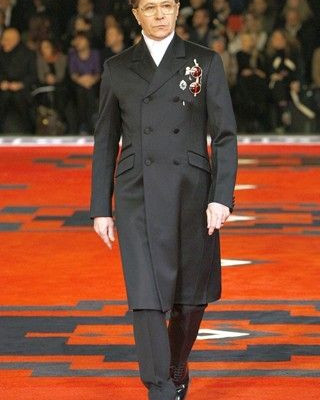 Gary Oldman: Πώς με έπεισε η Prada να εμφανιστώ στο show της