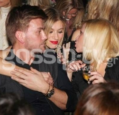 Η showbiz διασκεδάζει στην Άννα Βίσση