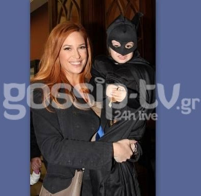 Ένας Batman στην αγκαλιά της Σίσσυ Χρηστίδου! (φωτό)