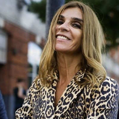 Η Carine Roitfeld πιστεύει ότι όλοι οι άνδρες πρέπει να ντύνονται σαν πολιτικοί ή σαν ράπερ