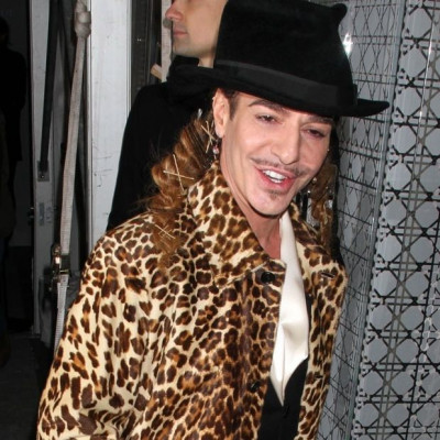 Η πρώτη έξοδος του John Galliano