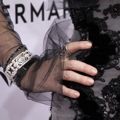 Κρύψτε τα χέρια σας όπως η Madonna