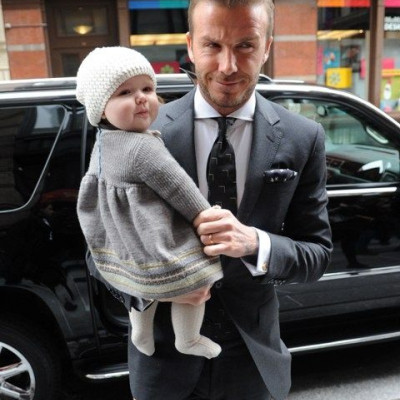 David και Harper Beckham: Μπαμπάς και κόρη στην επίδειξη της μαμάς