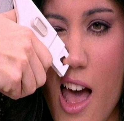 Απίστευτο!Η Μαίρη Συνατσάκη τρύπησε τη μύτη της on air