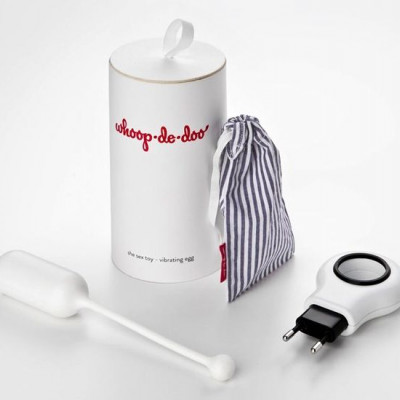 Φόρτισε το δονητή και πέσε στο κρεβάτι