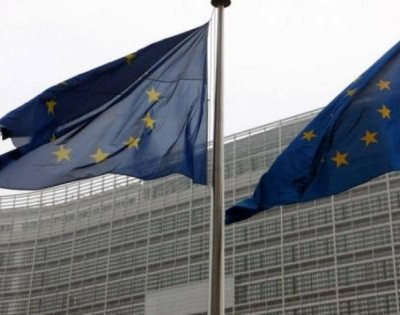 Ύφεση βλέπει η Κομισιόν για την ευρωζώνη
