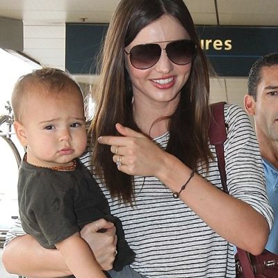 O γιος της Miranda Kerr, Flyn, κλέβει την παράσταση