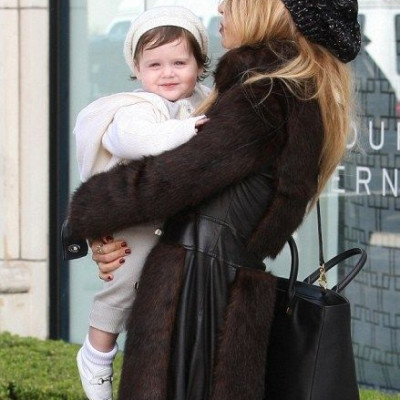 Ποια διάσημη μαμά πήρε παπούτσια αξίας 230 δολαρίων στο μωρό της;