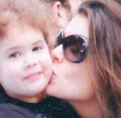 Μαρία Κορινθίου: Αγκαλιά με μια… μπαλαρίνα!