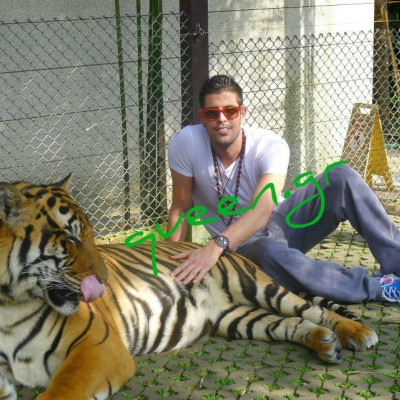 Η γατούλα και ο Jojakos ..