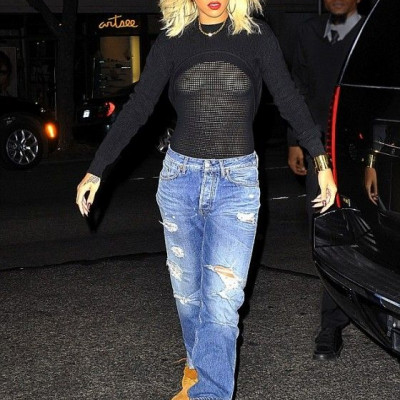 H Rihanna συνεχίζει τις τραγικές της εμφανίσεις