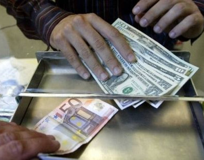 Η Ελλάδα πρέπει να αλλάξει νόμισμα- Το δολάριο θα την έσωνε