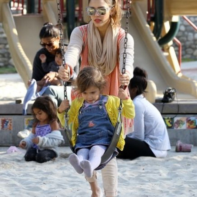 Jessica Alba: Τι λέει στην κόρη της για τους paparazzi;