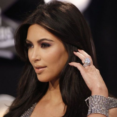 Σε τιμή κόστους το δαχτυλίδι αρραβώνων της Kim Kardashian