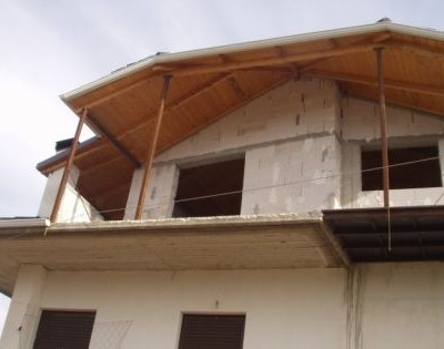 Παίρνουν πίσω το φόρο για σοφίτες και ημιυπαίθριους