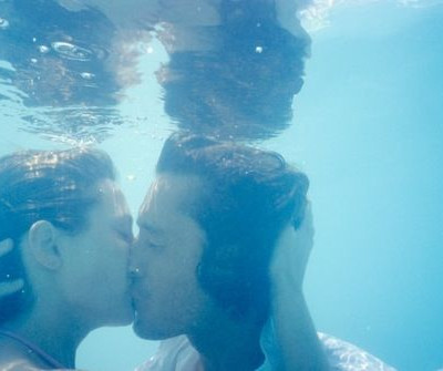 Κάποιος να τον φιλάει