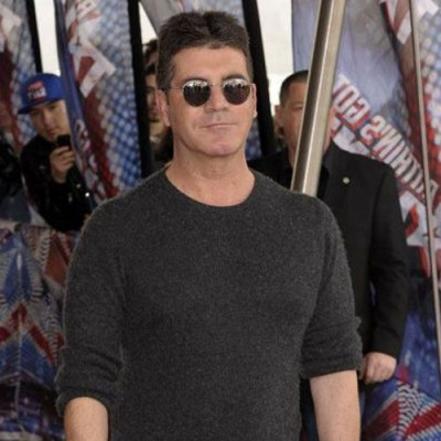 O Simon Cowell ερωτεύτηκε