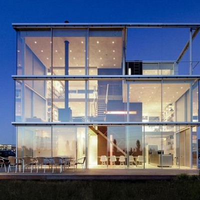 Γυμνή αρχιτεκτονική