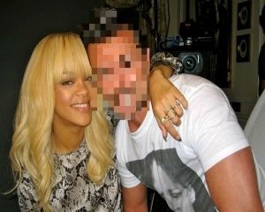 Στην αγκαλιά της Rihanna βρέθηκε Έλληνας παρουσιαστής