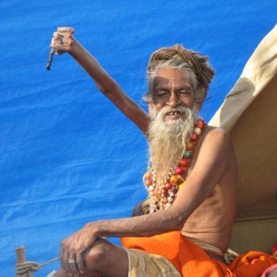 Ένας ινδός κράτησε σηκωμένο το χέρι του για 38 χρόνια