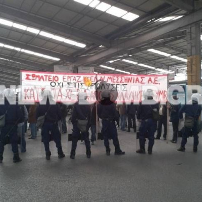 Δεν αφήνουν να φύγουν λεωφορεία οι απεργοί