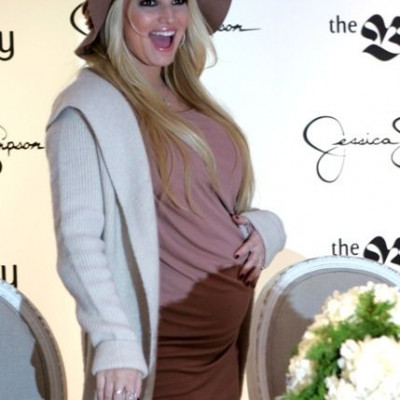 Η Jessica Simpson θέλει να γεννήσει φορώντας καφτάνι