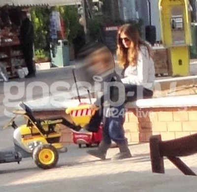 Έλλη Κοκκίνου: Βόλτα με τον μικρό Αλέξανδρο! (φωτό)